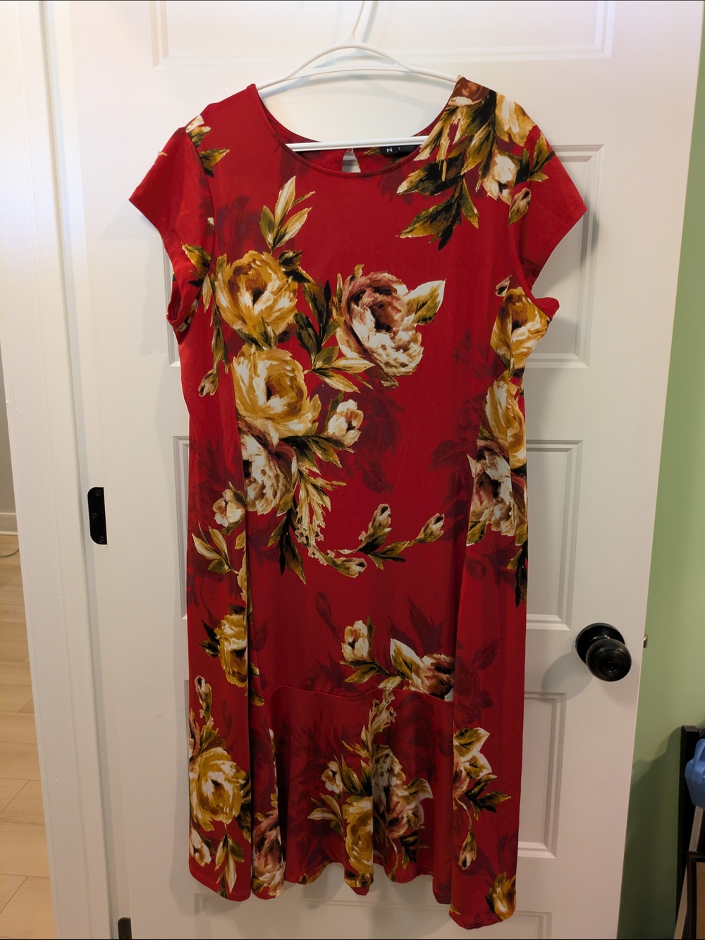 🔴 3/$15  Red Floral Midi Dress with Cap Sleeves